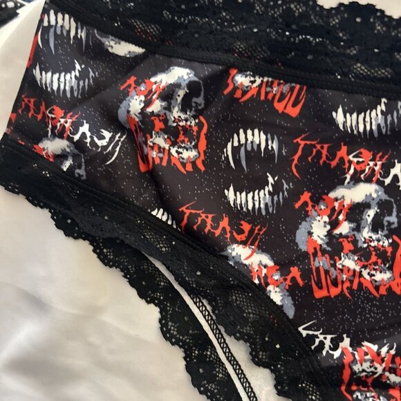 Morvia 1pc Black lace trim goth Skater Emo panties XL Black Skull & Red Letters - Picture 3 of 7